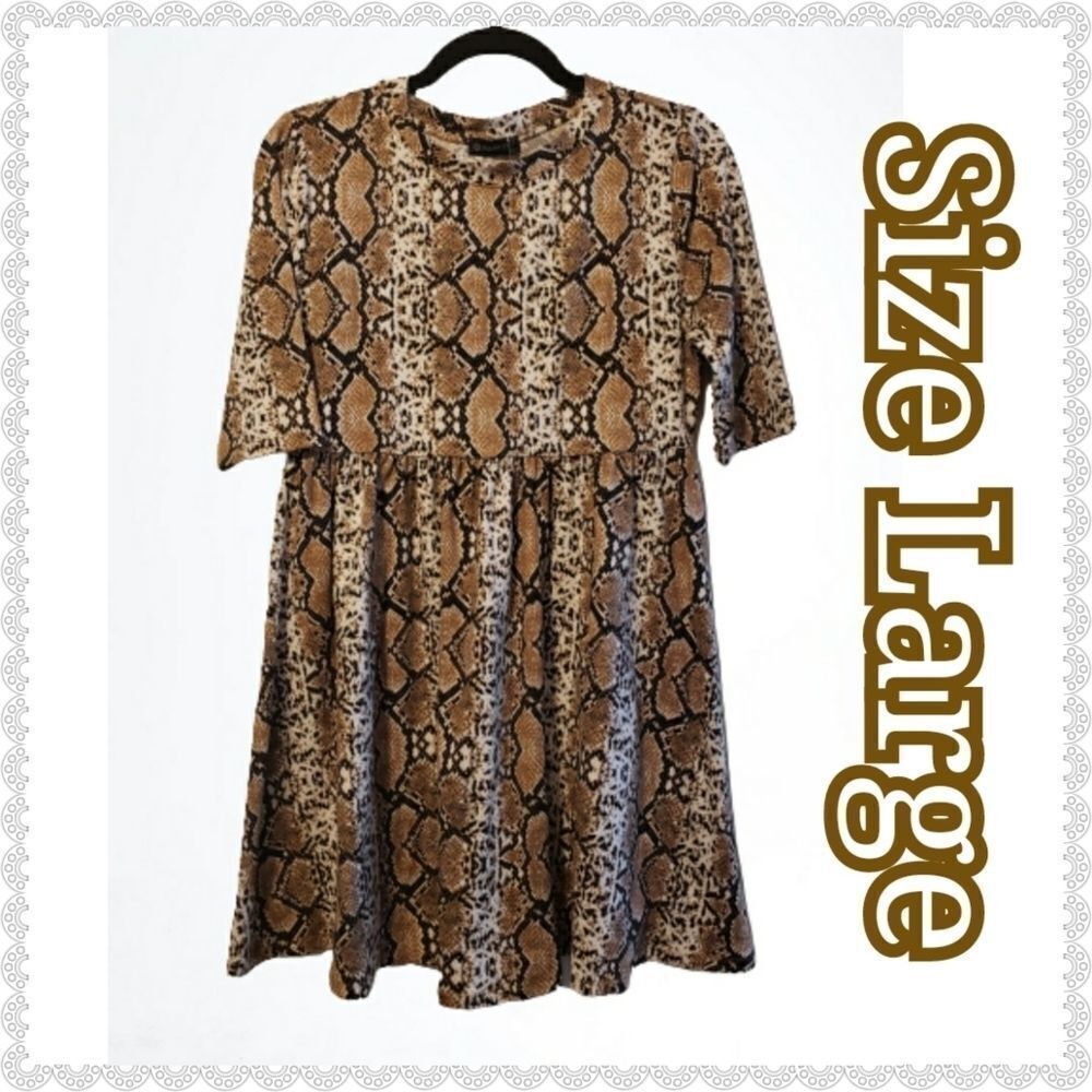 NWT 🆕️ Snakeskin Pattern Top Sz Large